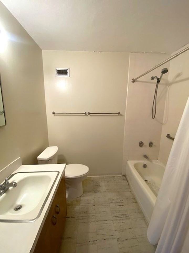 544 Queen Emma Gardens- King Tower 544 - Photo 7 of 7