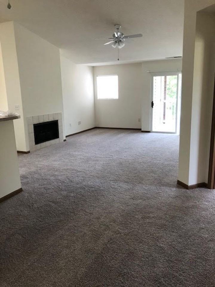 Hollow Creek IV Apartments - Photo 4 of 33