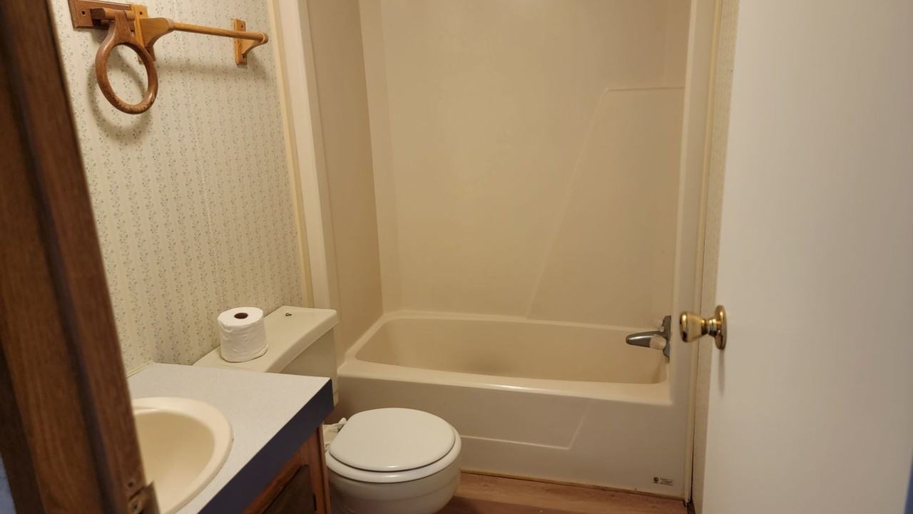 2201 Se 126th Way - Photo 5 of 10