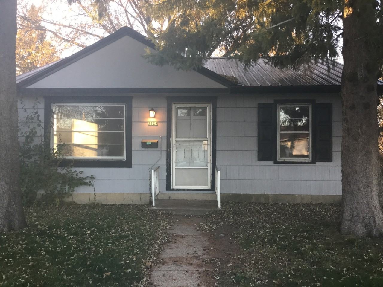 5729 N 55th Pl - Photo 2 of 10