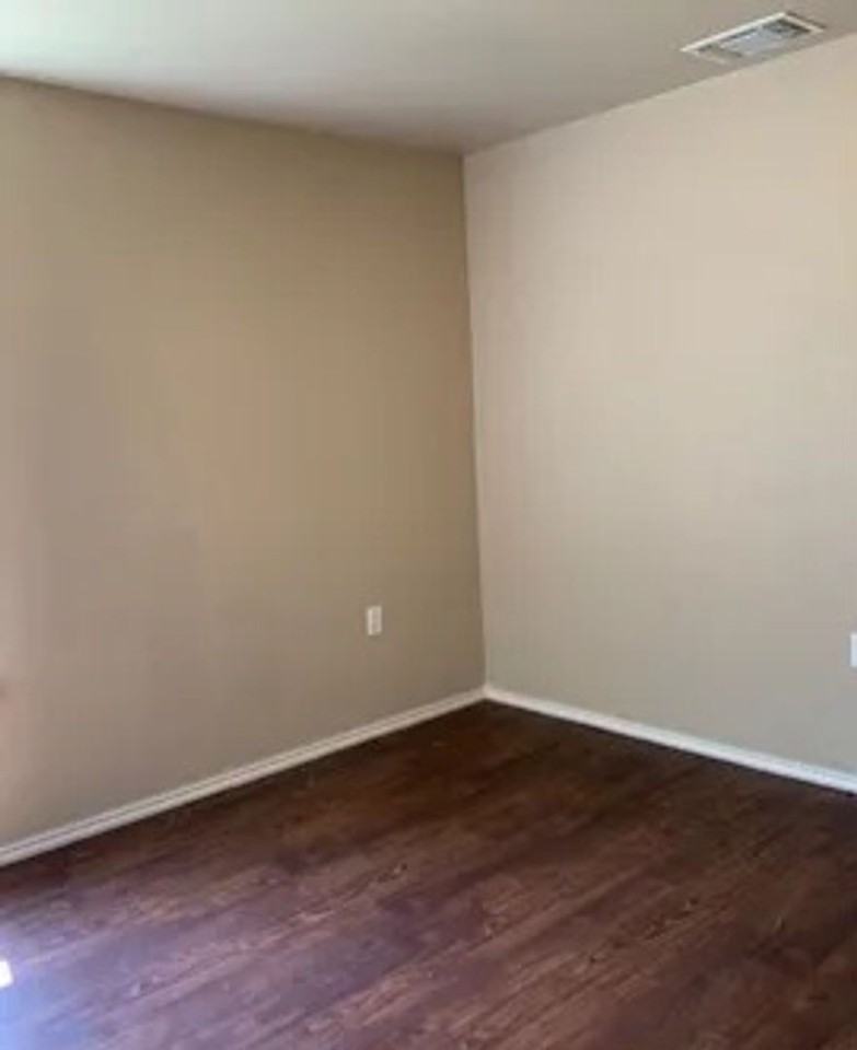 717 East Tulane Street - Photo 5 of 10