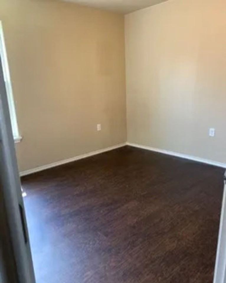 717 East Tulane Street - Photo 6 of 10