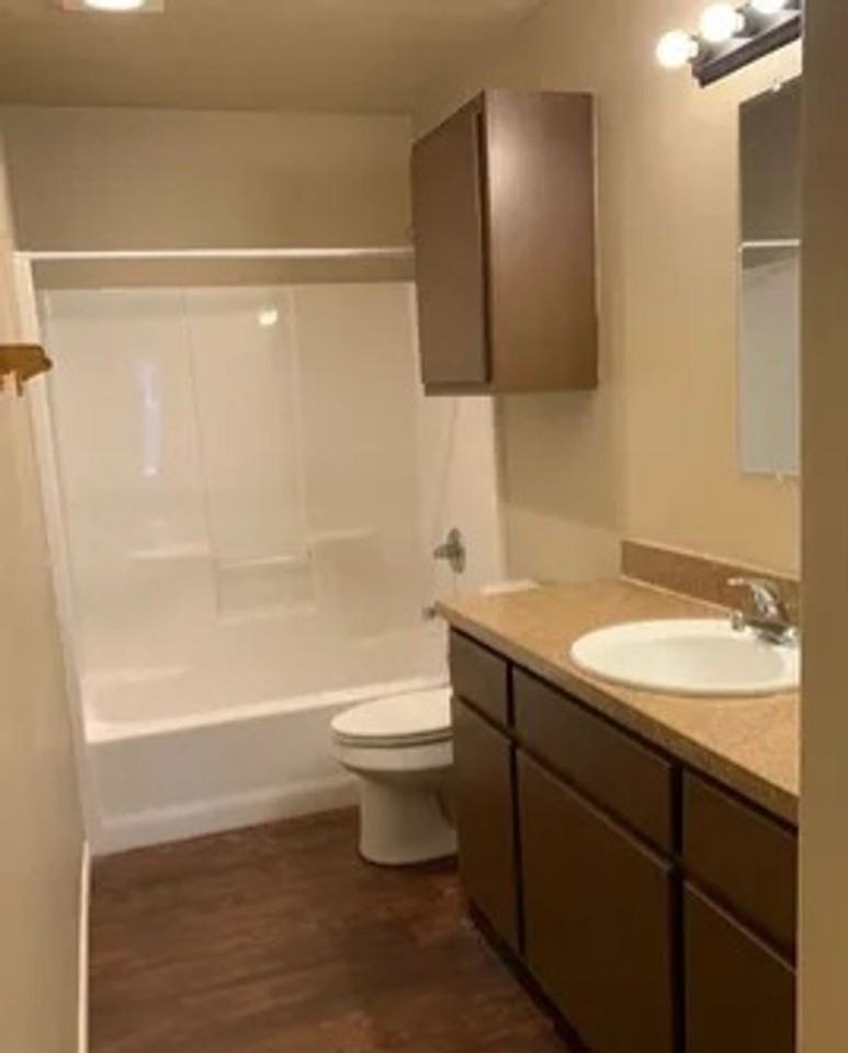 717 East Tulane Street - Photo 7 of 10