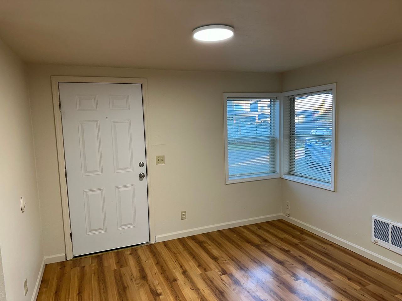 290 19th St - Photo 6 of 23