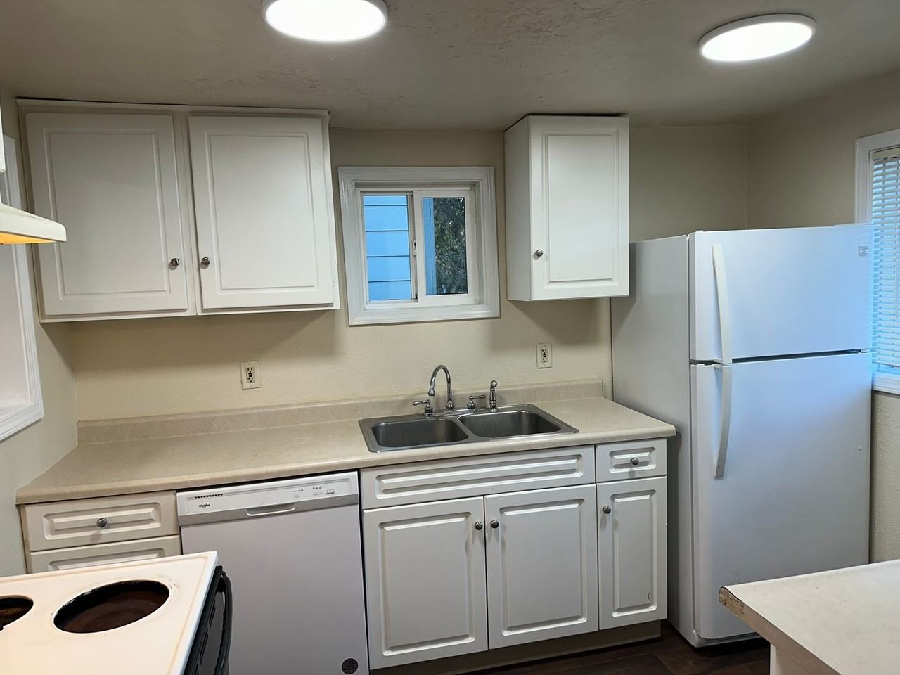 290 19th St - Photo 7 of 23