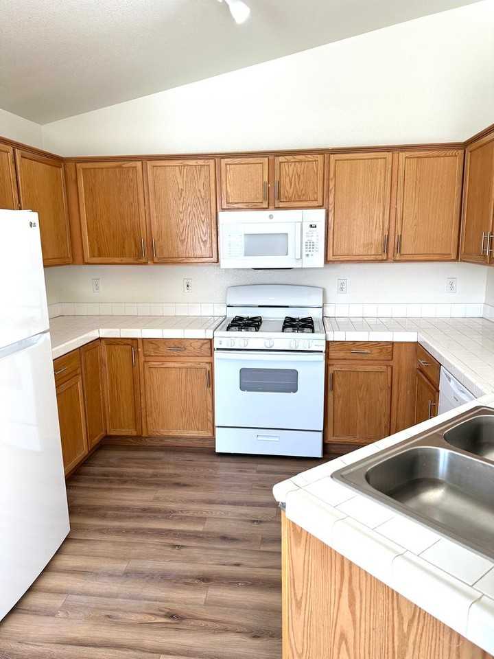 7578 Costanoa St - Photo 5 of 20