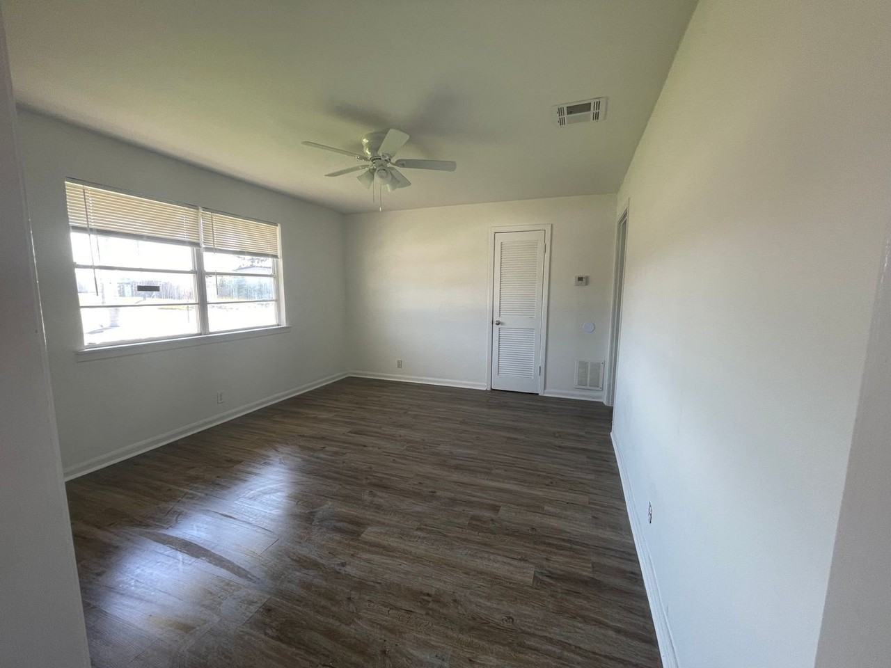 1101 Sunset Drive - Photo 4 of 8