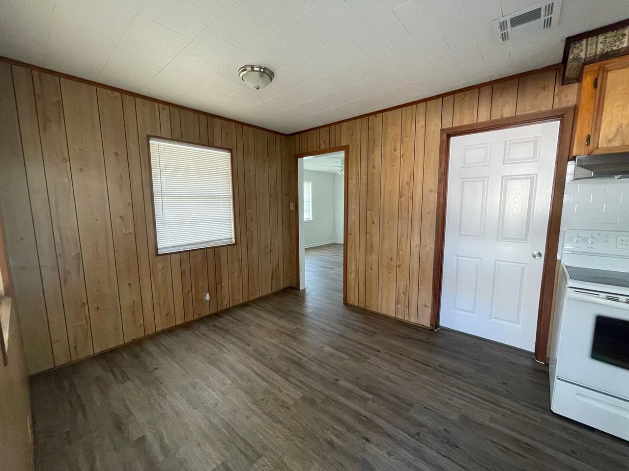 1101 Sunset Drive - Photo 3 of 8