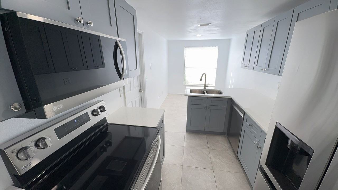 9505 Putney Hill Ct - Photo 4 of 30