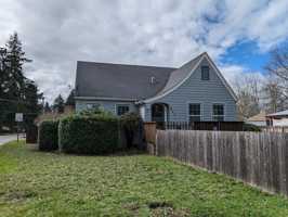 featured image of 800 River Rd