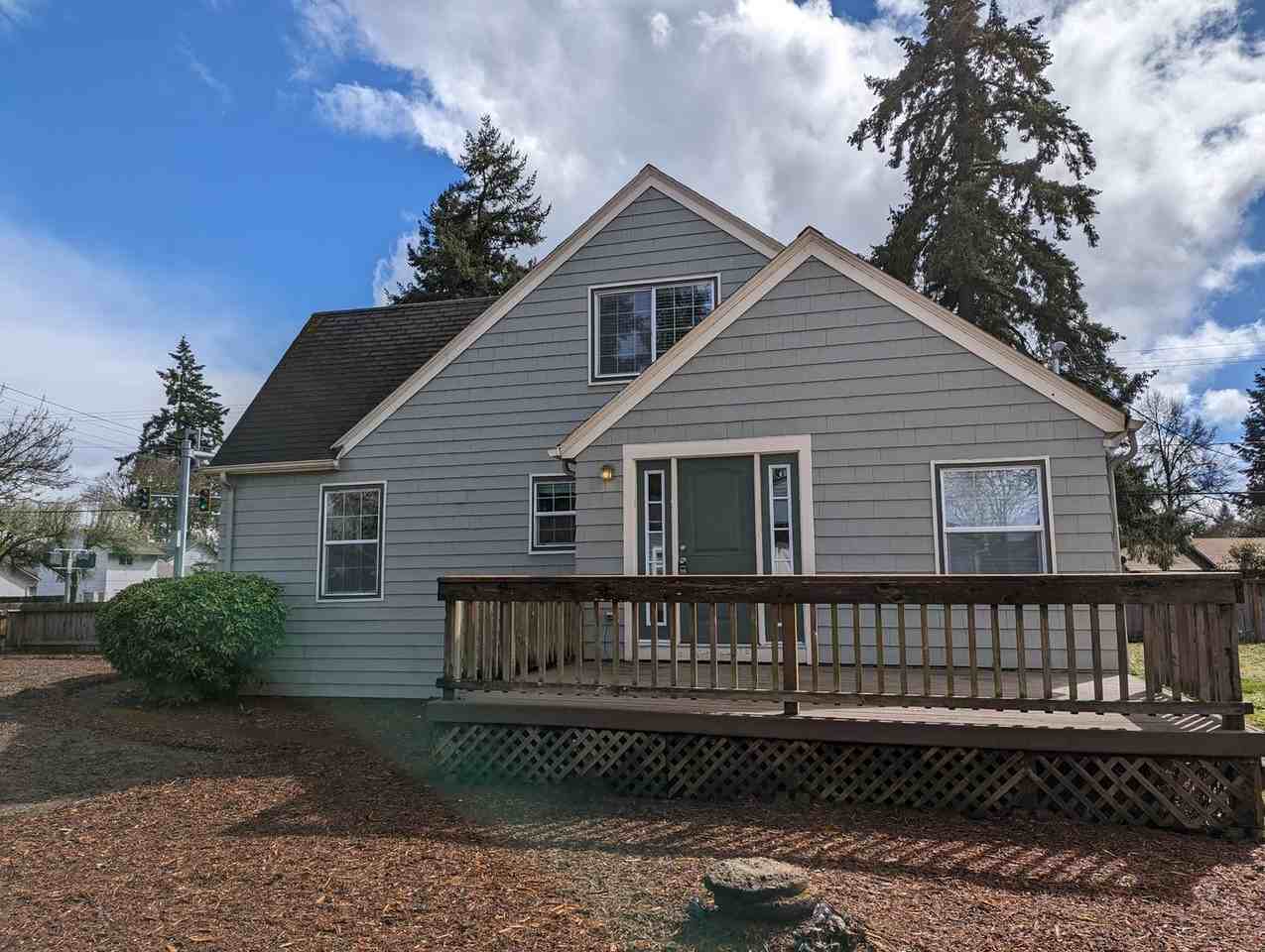 800 River Rd - Photo 2 of 32