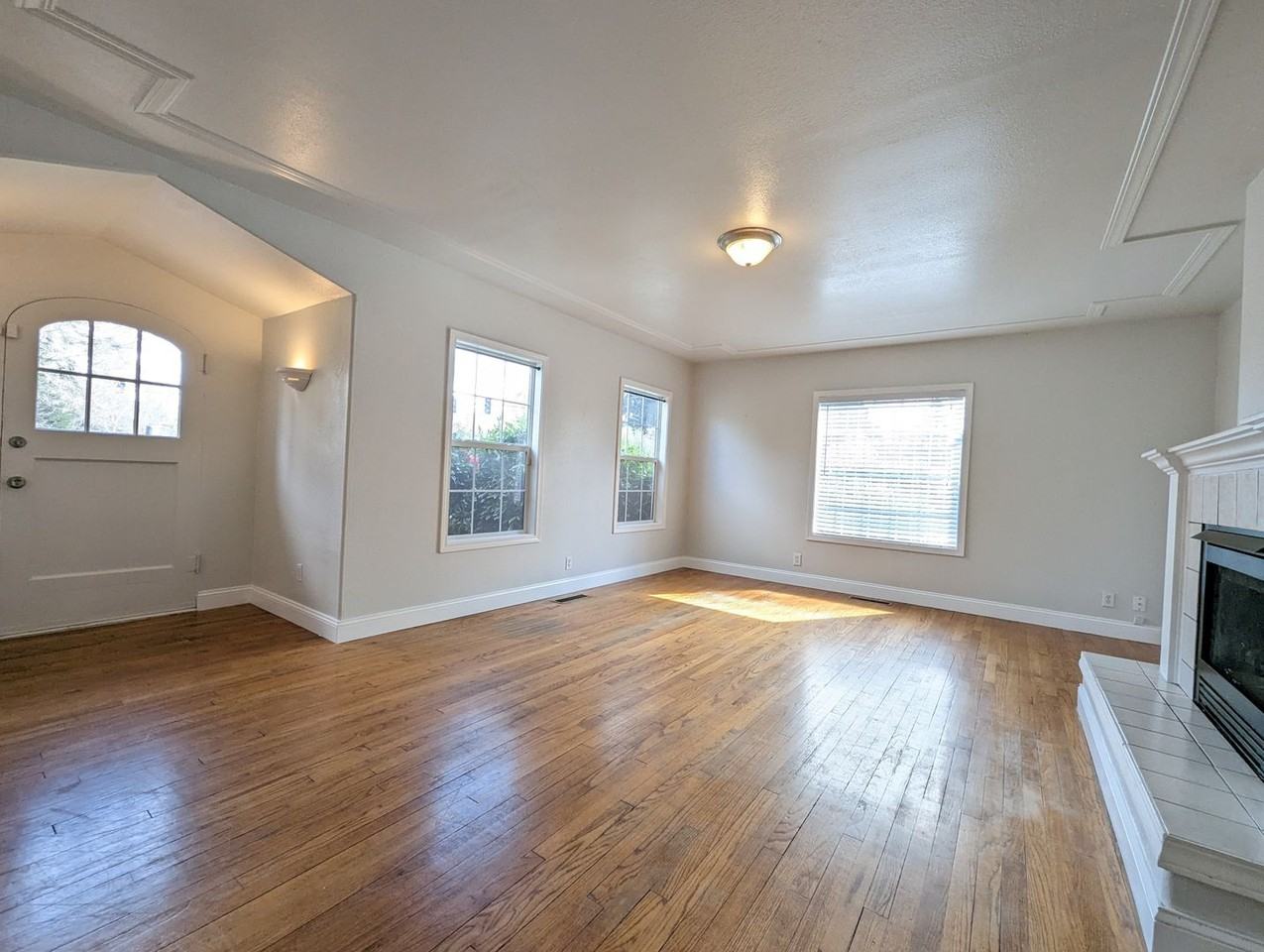 800 River Rd - Photo 3 of 32