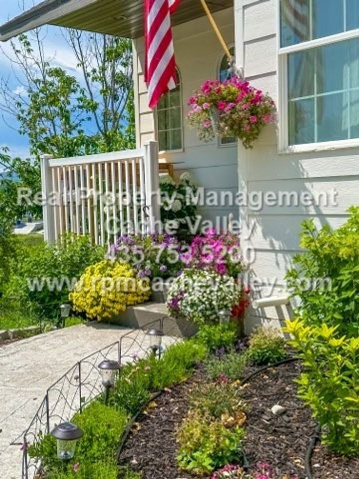 151 N 850 W - Photo 2 of 7