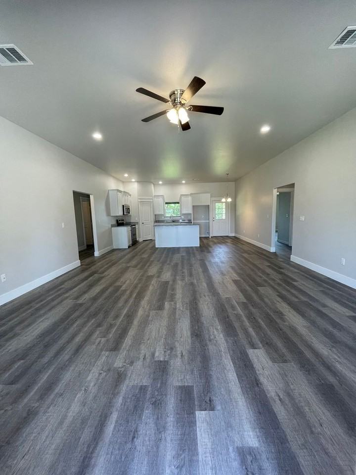 32 Watch Hill Dr - Photo 2 of 15