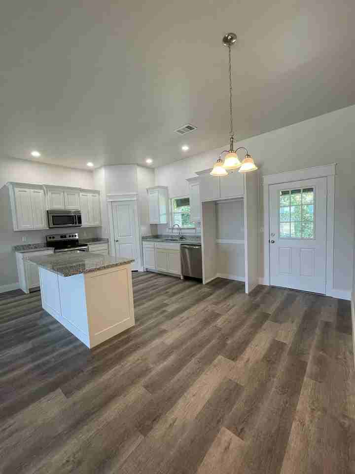 32 Watch Hill Dr - Photo 3 of 15