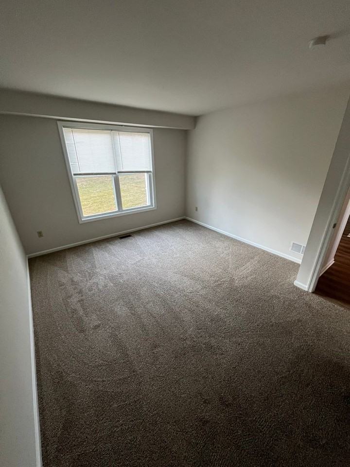 125 Pipers Pl - Photo 3 of 19