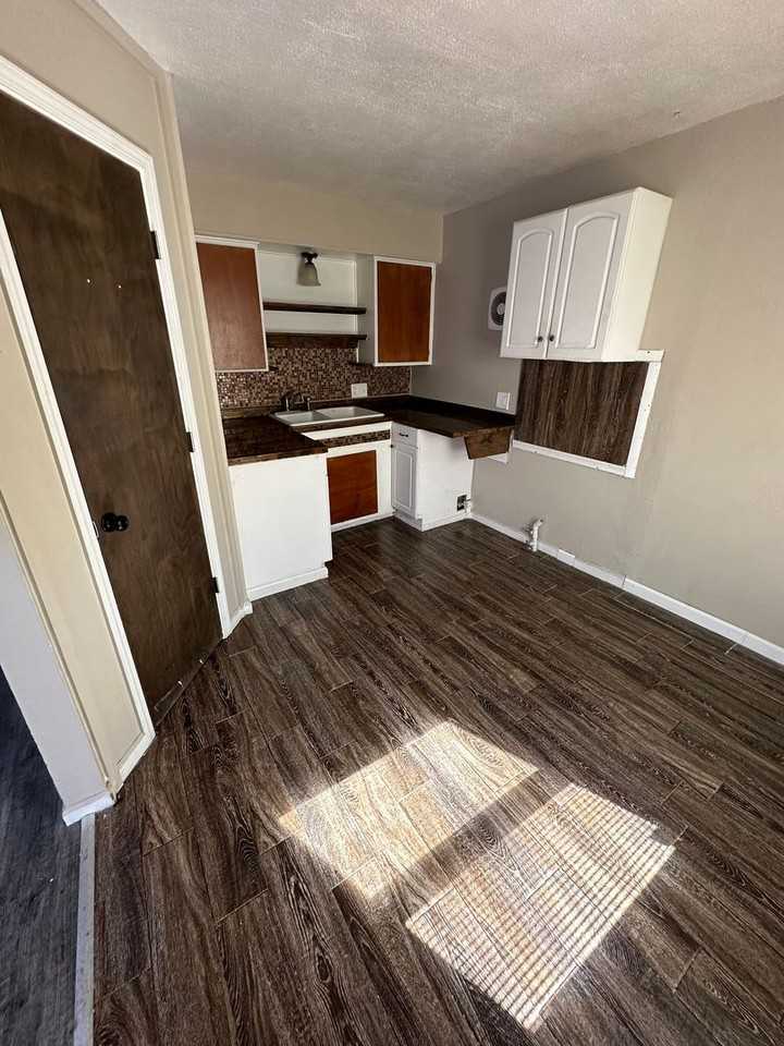 1714 Georgia Ave - Photo 3 of 10