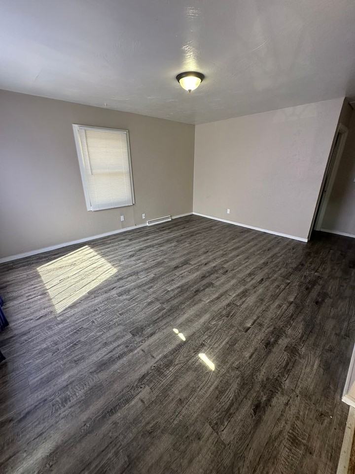 1714 Georgia Ave - Photo 4 of 10