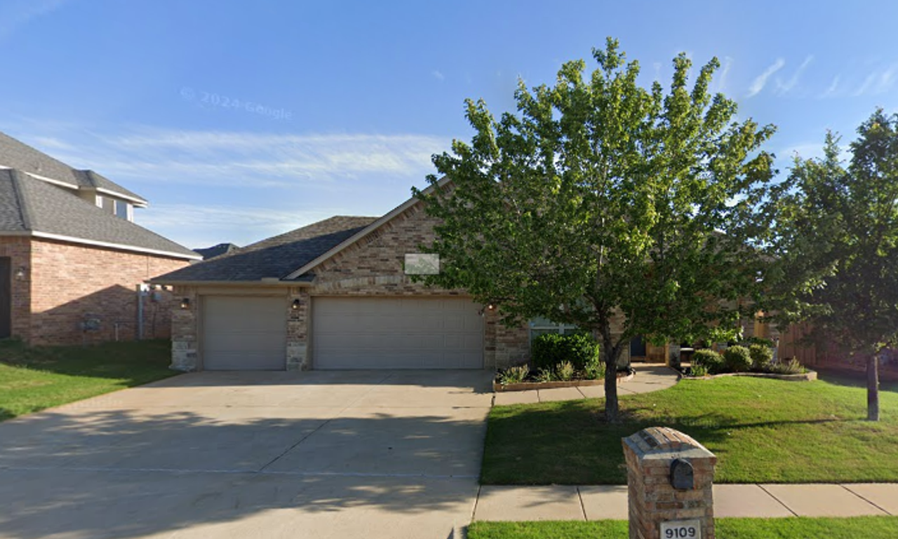 9109 Nw 86th St - Photo 2 of 32