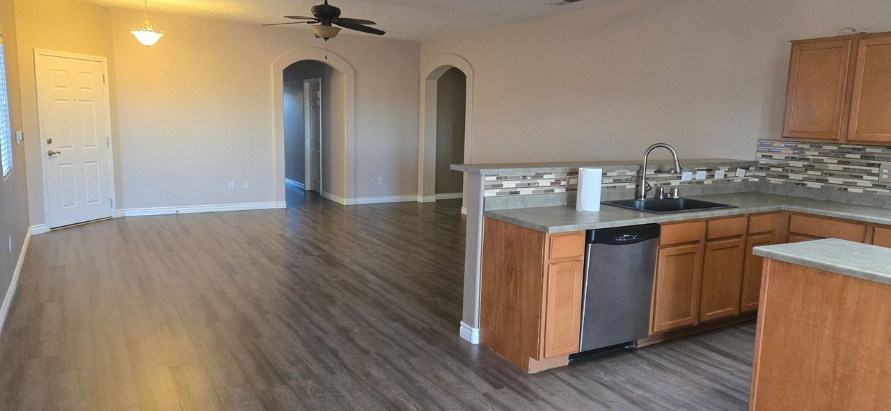 8904 Sundoro Pl Nw - Photo 4 of 21