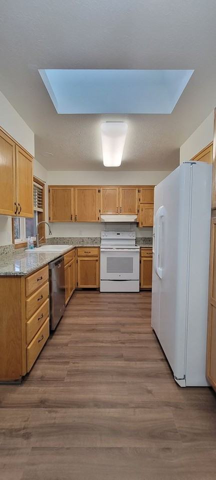 1421 Ne Hoffman Dr - Photo 2 of 8