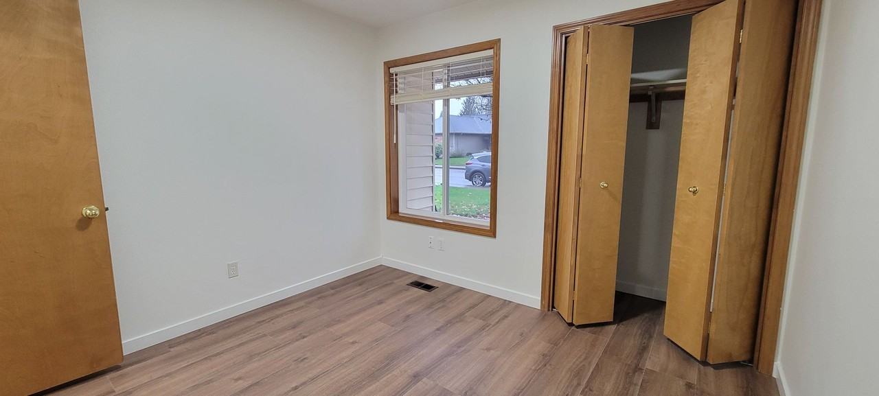 1421 Ne Hoffman Dr - Photo 4 of 8