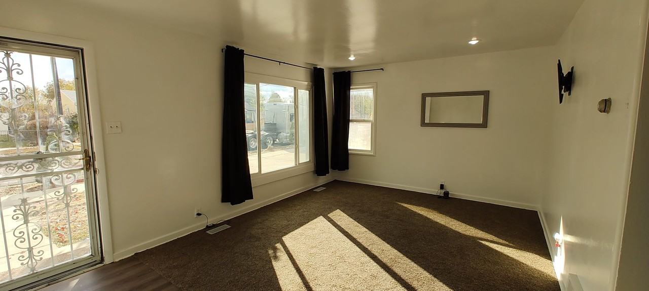 1176 W 500 S - Photo 3 of 24