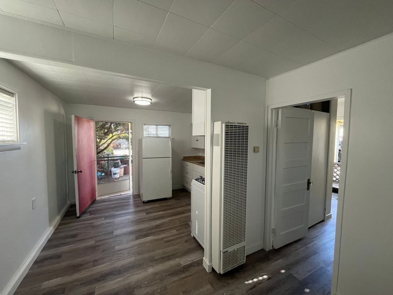 2916 Alder Ave - Photo 4 of 12