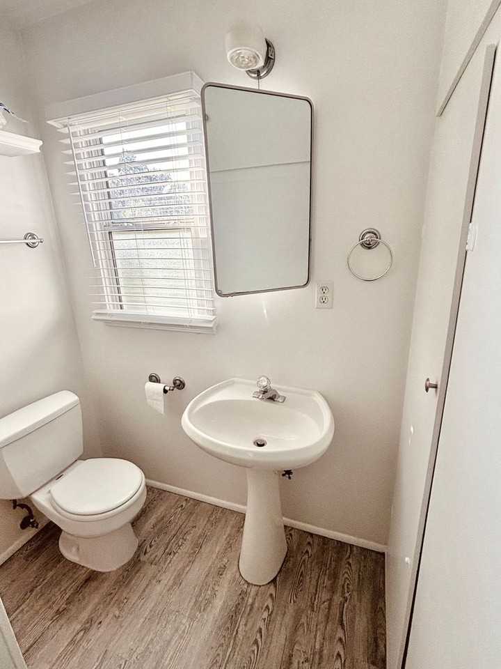 358 1/2 Loma Vista St - Photo 5 of 11