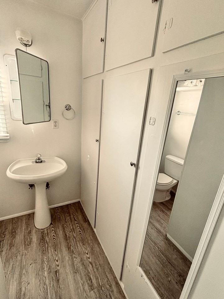 358 1/2 Loma Vista St - Photo 6 of 11