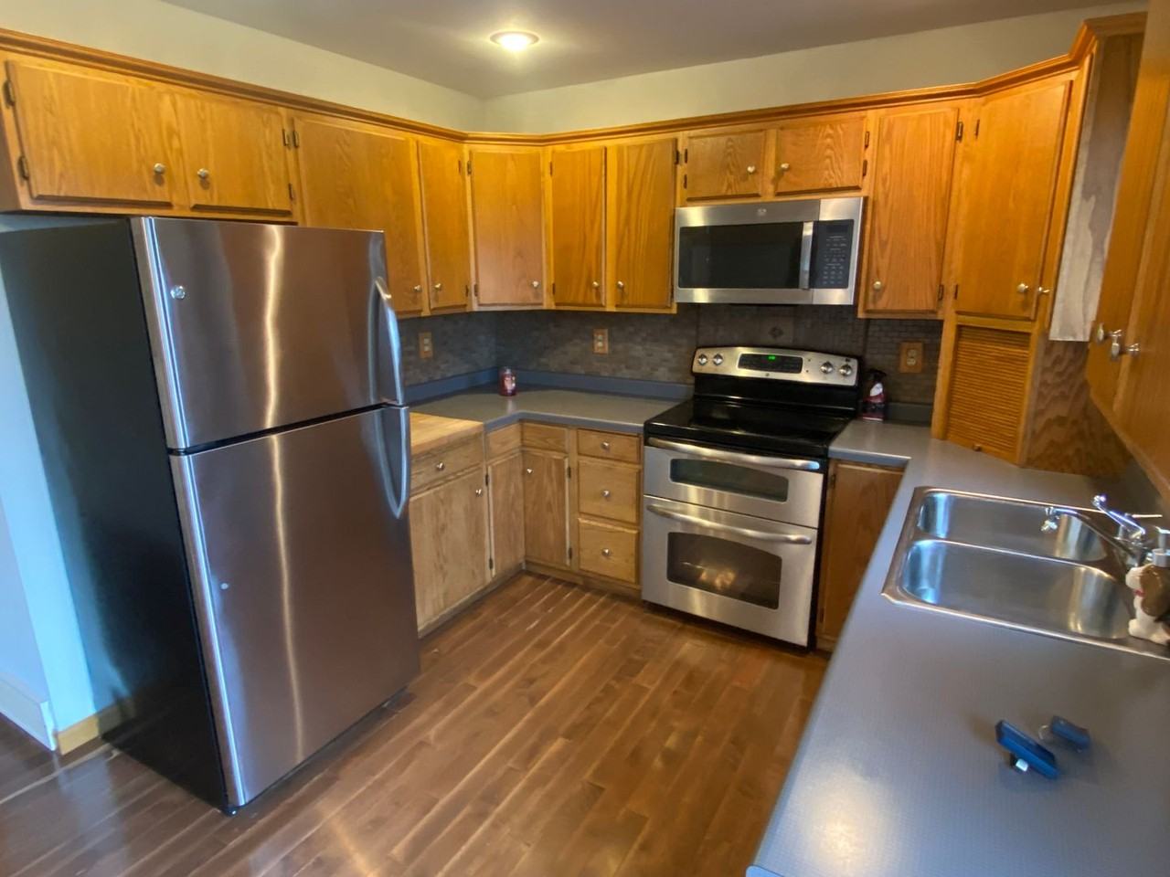914 Chicago Ave - Photo 3 of 24