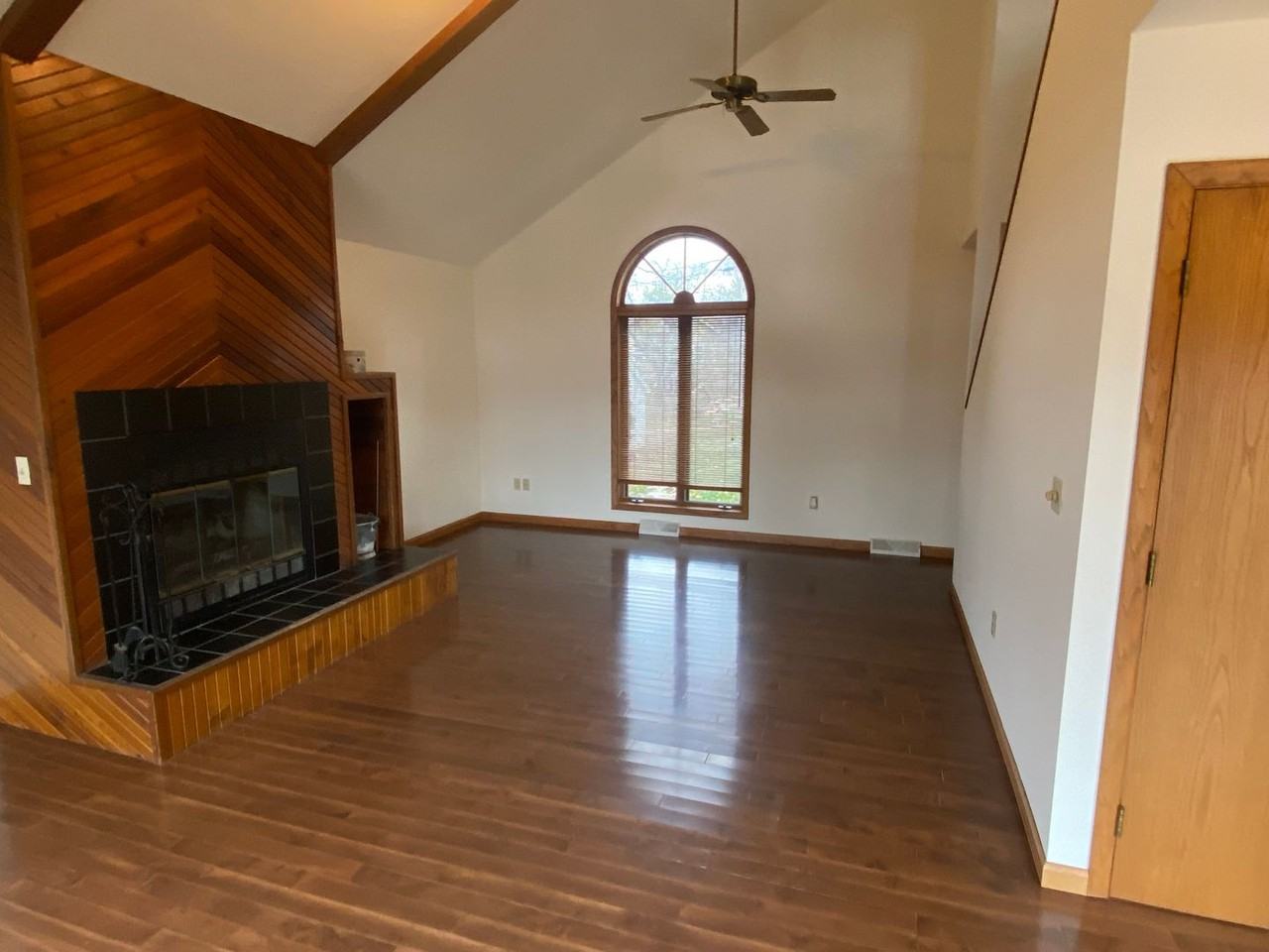 914 Chicago Ave - Photo 5 of 24