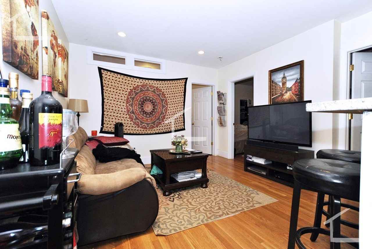 64 Egmont St - Photo 2 of 6