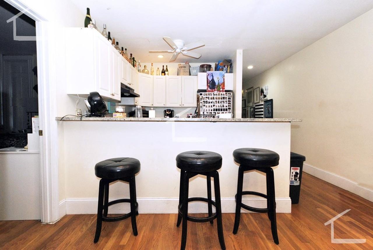 64 Egmont St - Photo 3 of 6