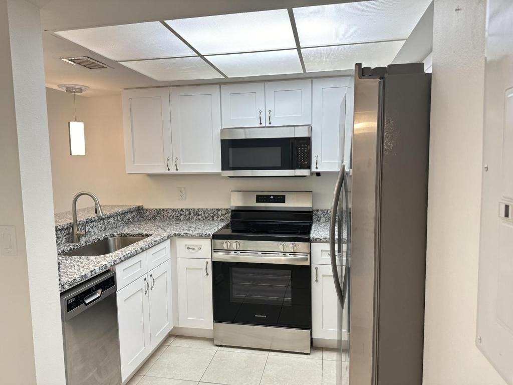 3018 Sir Hamilton Cir - Photo 2 of 11