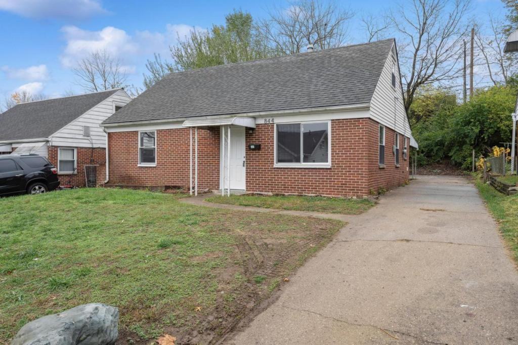 844 Alverno Avenue