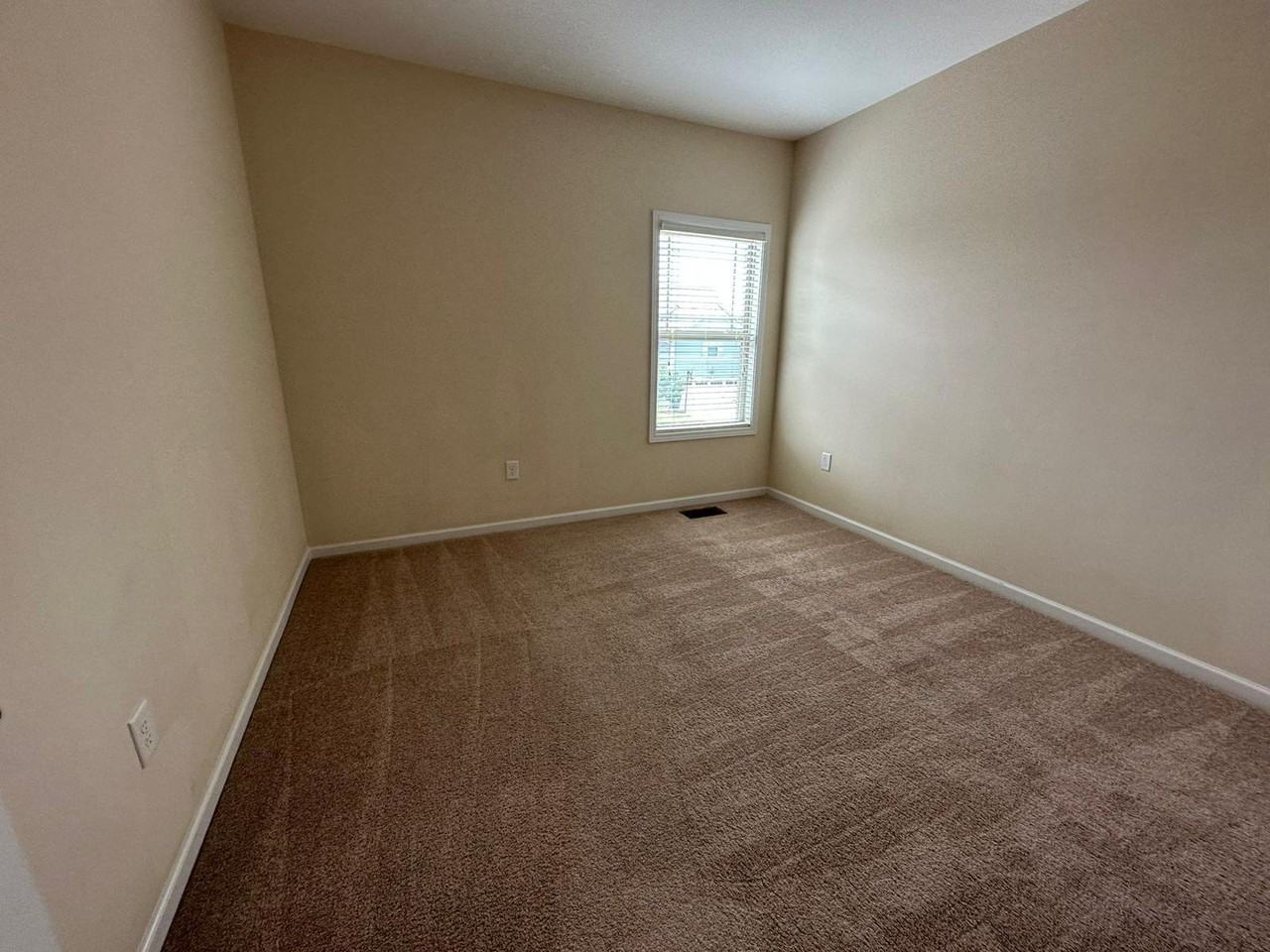 1009 Oatney Ridge Ln - Photo 3 of 30