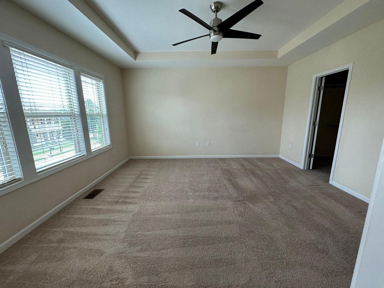 1009 Oatney Ridge Ln - Photo 4 of 30