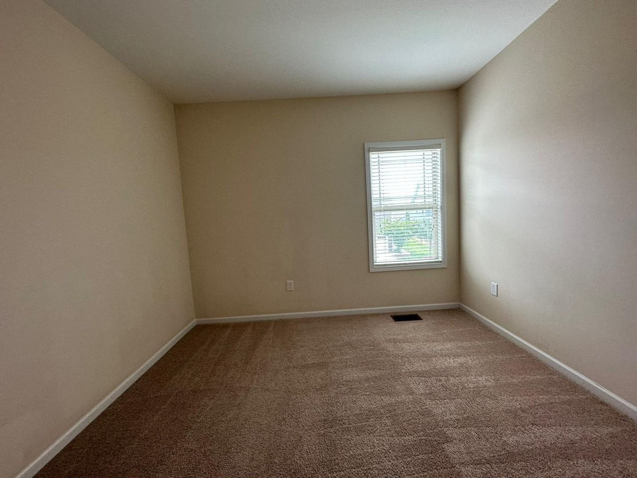 1009 Oatney Ridge Ln - Photo 6 of 30