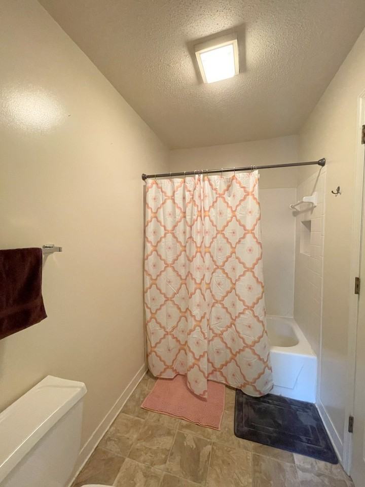 2065 Woodlawn Dr Sw #1 - Photo 3 of 33