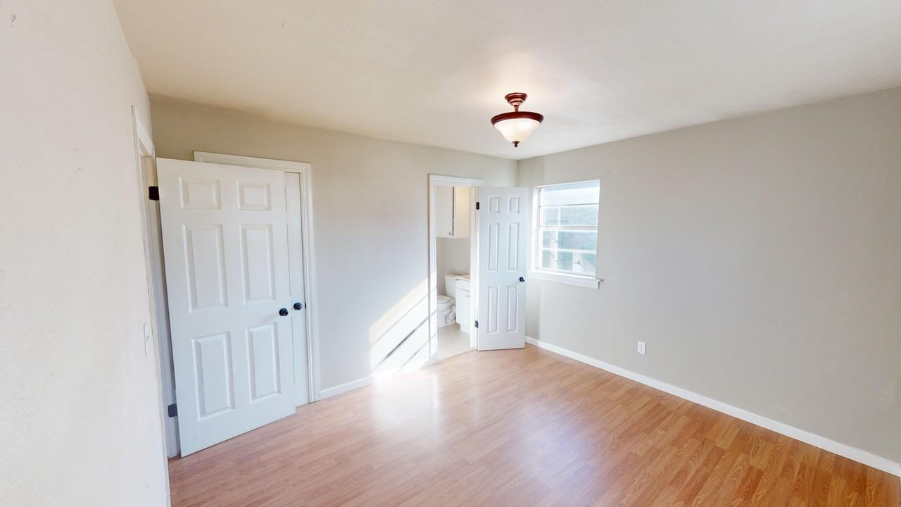 13858 S 292nd East Ave - Photo 3 of 9