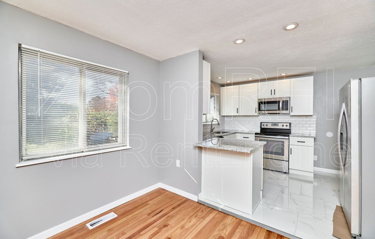 11928 Glenridge Dr - Photo 3 of 50