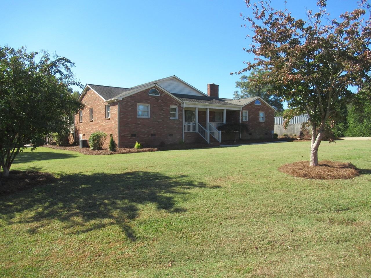 7800 Cherry Point Dr - Photo 2 of 22