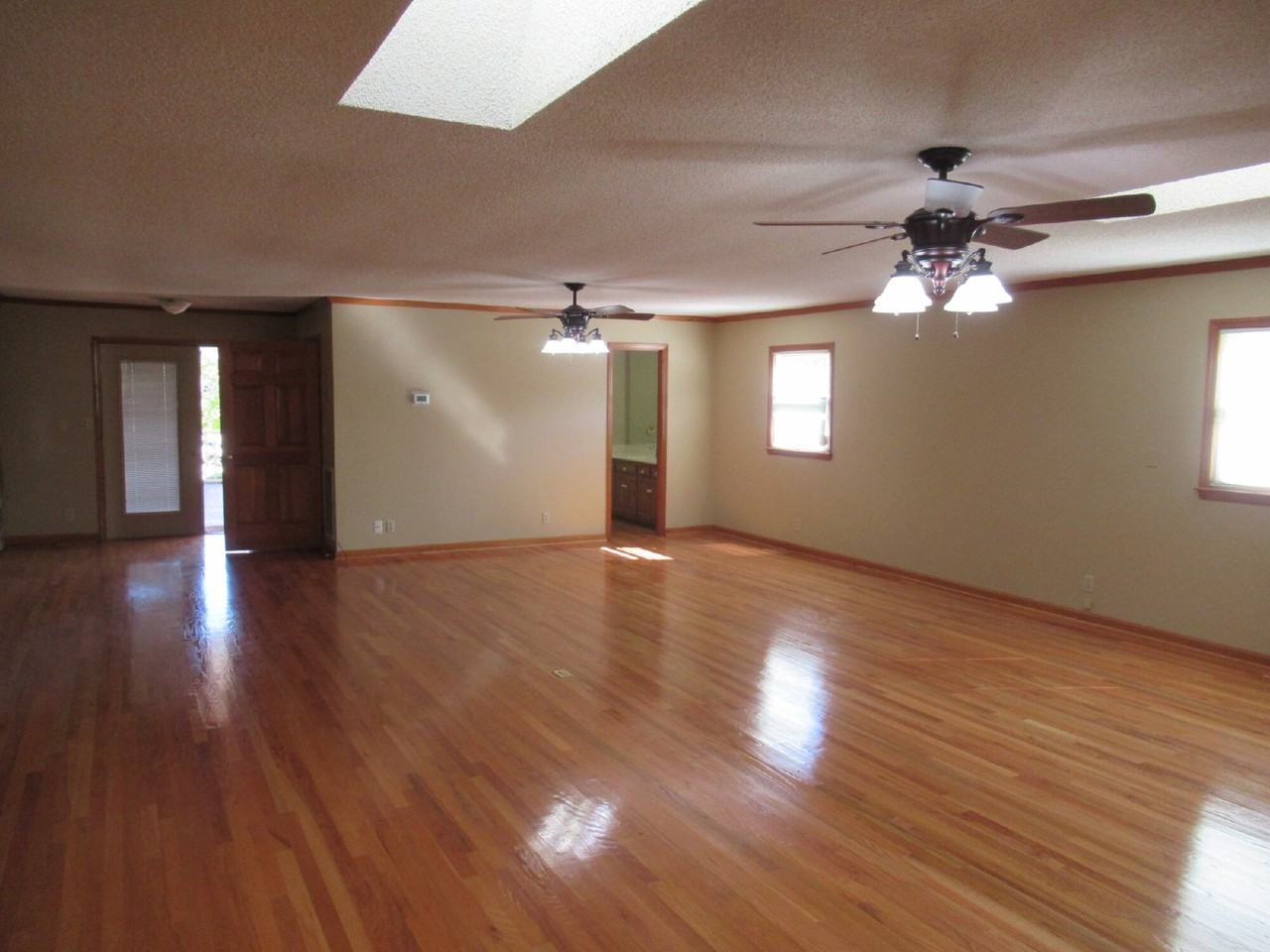 7800 Cherry Point Dr - Photo 3 of 22