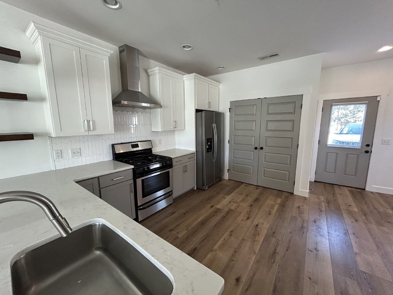 1001 Dansby Dr - Photo 7 of 30