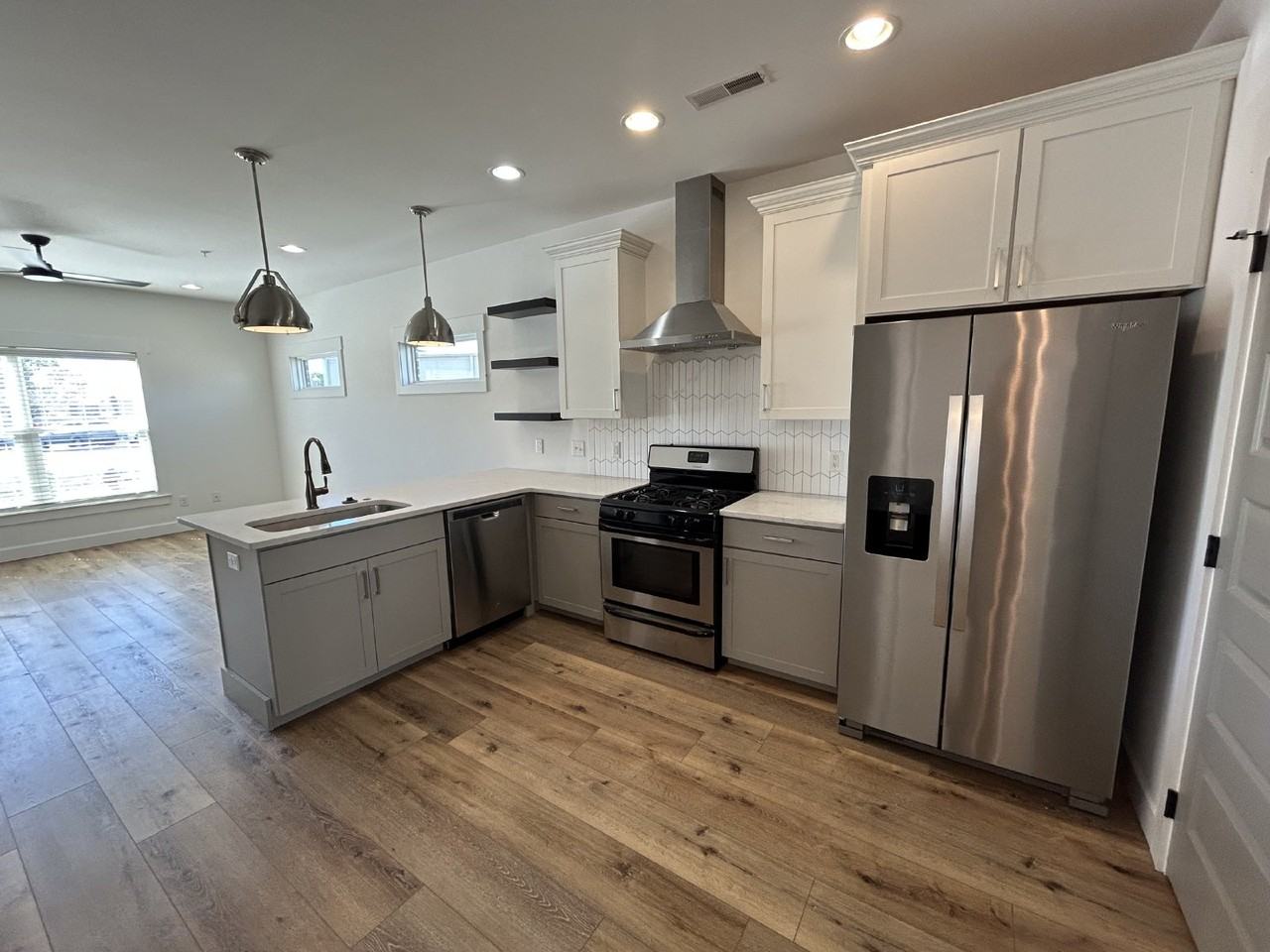 1008 Dansby Dr - Photo 5 of 27