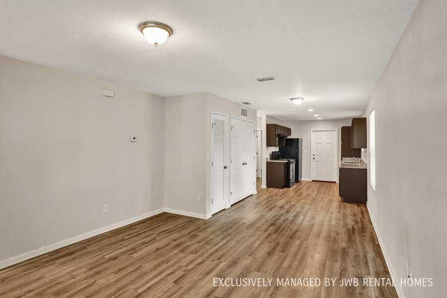 2952 Spencer St - Photo 3 of 16