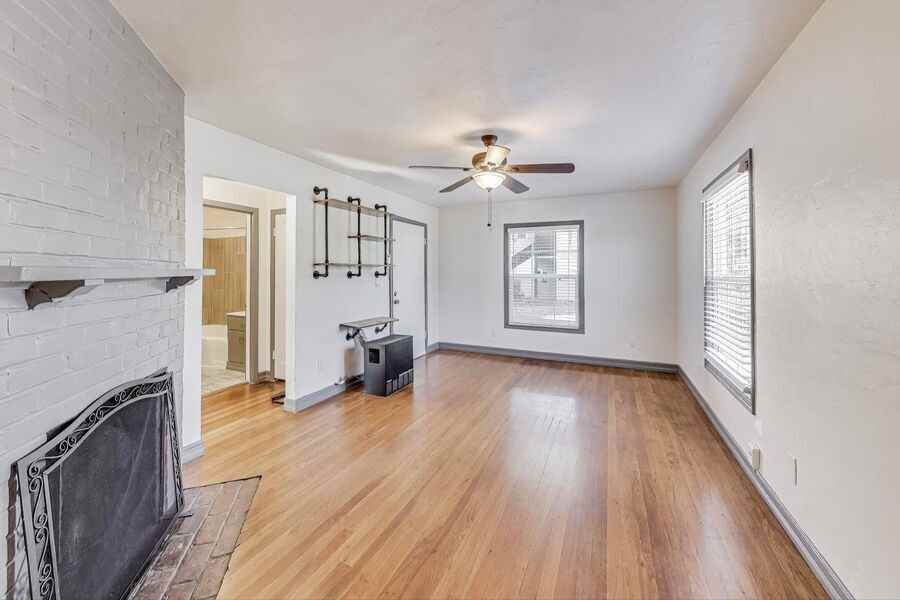 1810 10th St - Photo 3 of 21