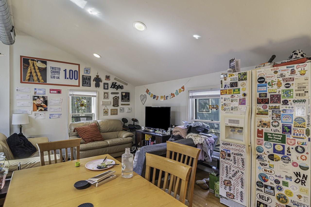 605 Catherine St - Photo 2 of 19