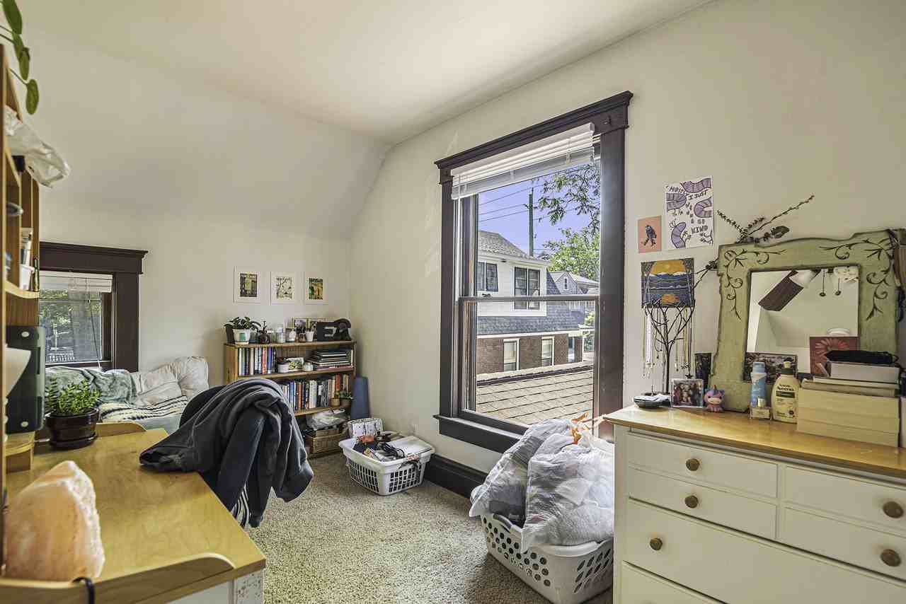 605 Catherine St - Photo 4 of 19